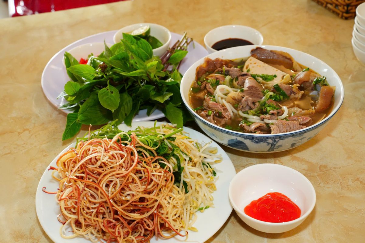 Trải Nghiệm Thưởng Thức Bún Bò Tại Cần Thơ Trải nghiệm